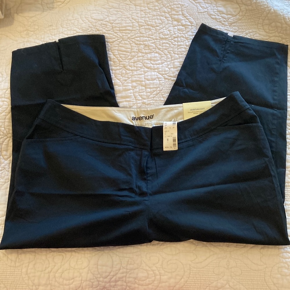 Plus size black slim leg Capri pants size 16